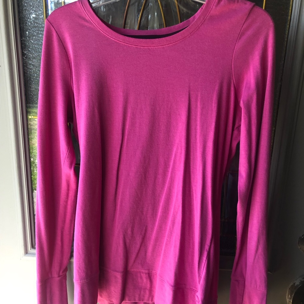 Pink jogger workout log sleeve tee, size M